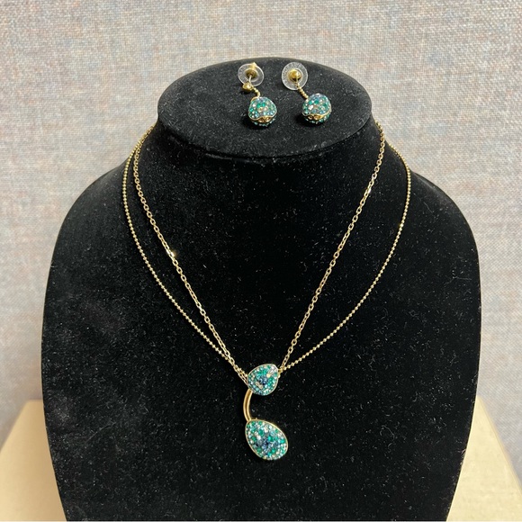 Swarovski Gold Tone And Crystal Necklace And Earrings Set